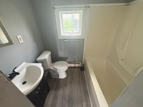 3rd image of 211 E Ridge St