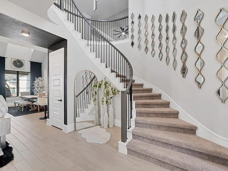 4 bed, 3.5 bath, 3777 sqft, $3,300 — Photo 2