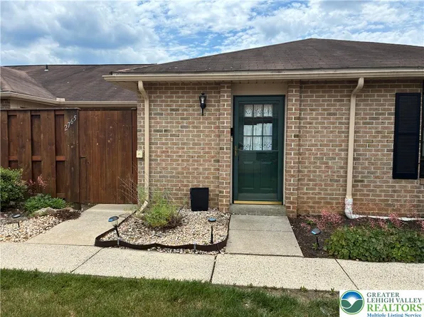 2765 Rolling Green Pl, Macungie, PA 18062