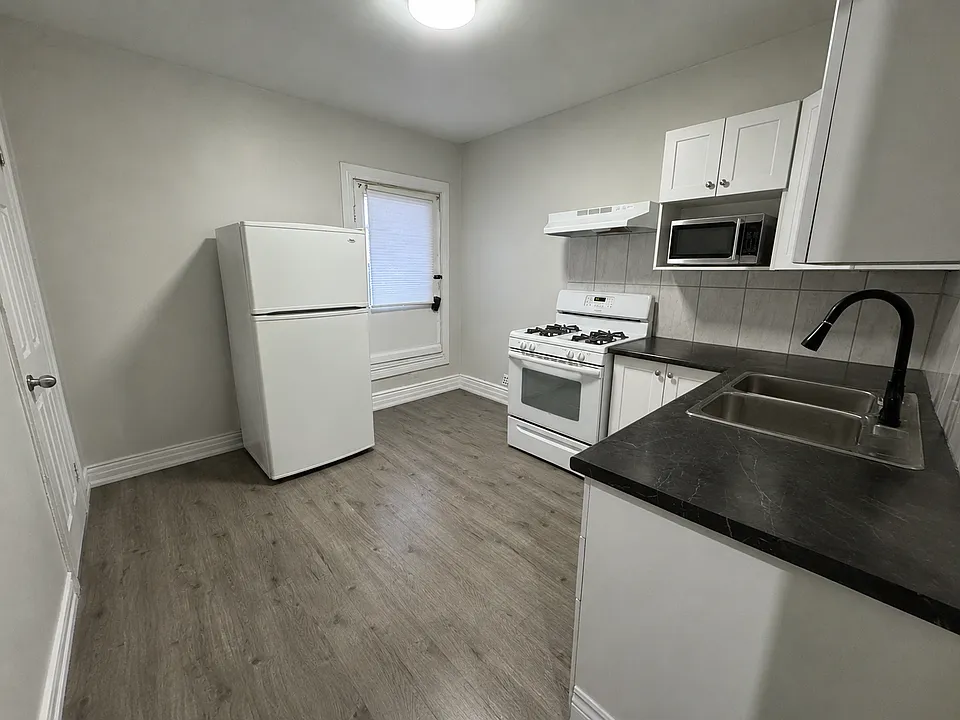 99 Mary St #2