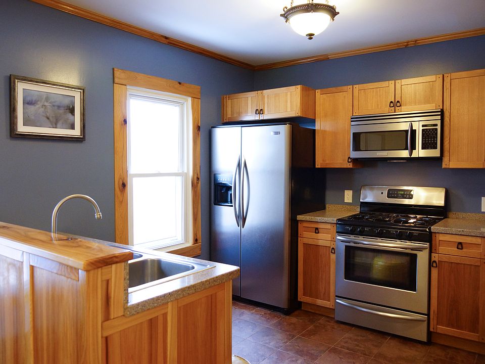 SS appliances, many cabinets