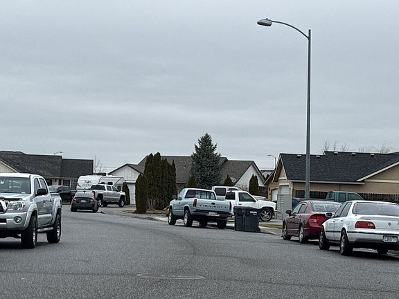 5th image of 903 Arbutus Ave