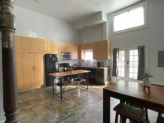 4th image of 1003 Thalia St