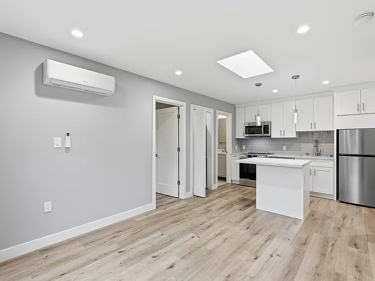 Alamo Park Apartments — Photo 12