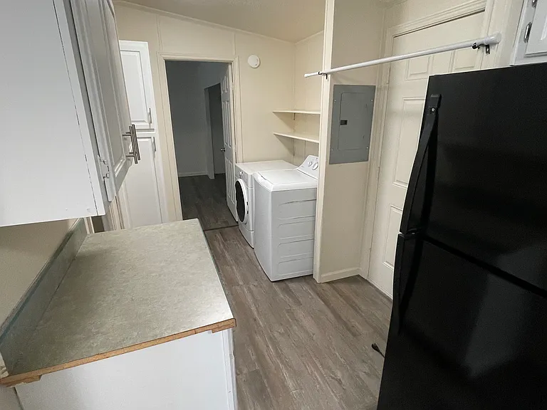 1303 E 6th St #16 — Photo 8