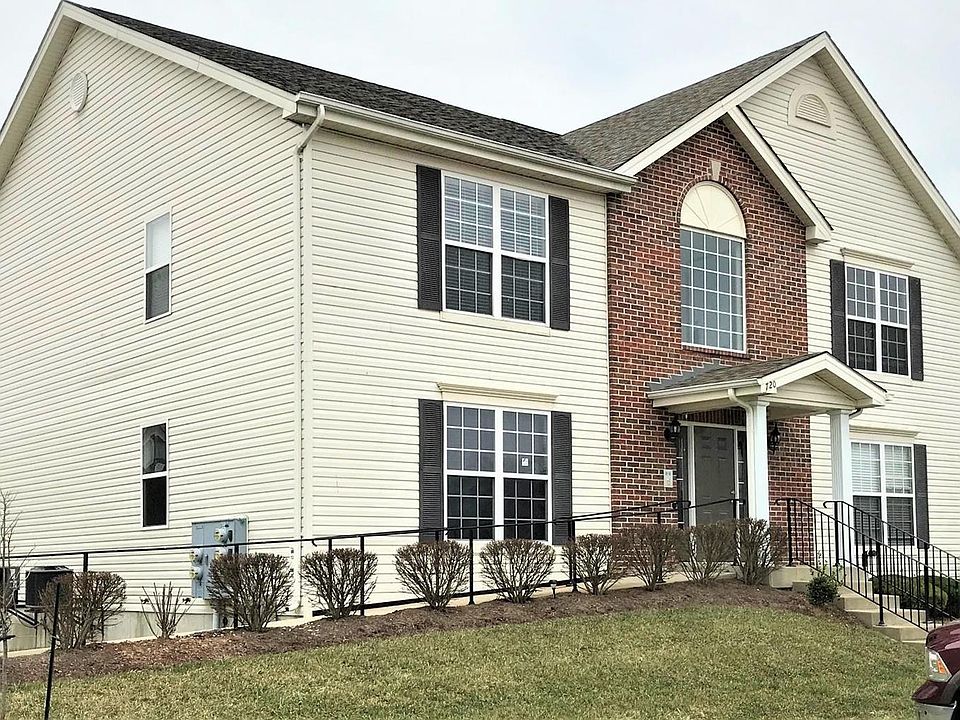 1st image of 720D Harbor Woods Dr