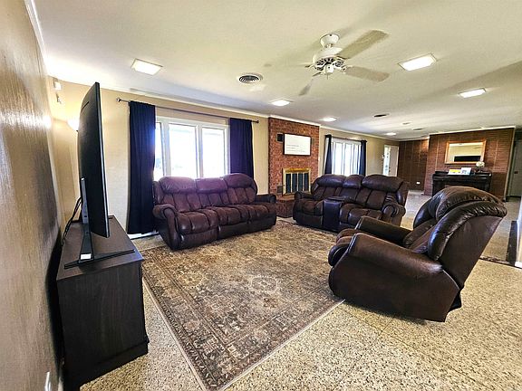 3rd image of 531 Henderson Rd