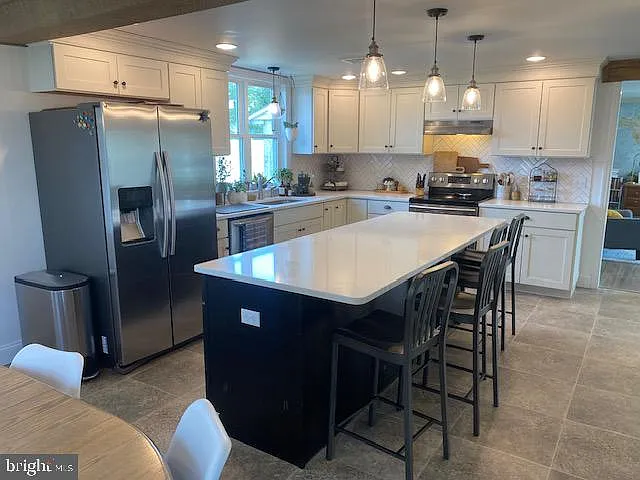 887 Centerville Rd — Photo 2