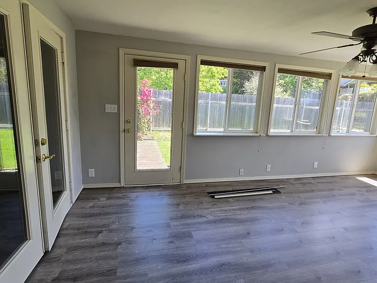 702 Montgomery St — Photo 24