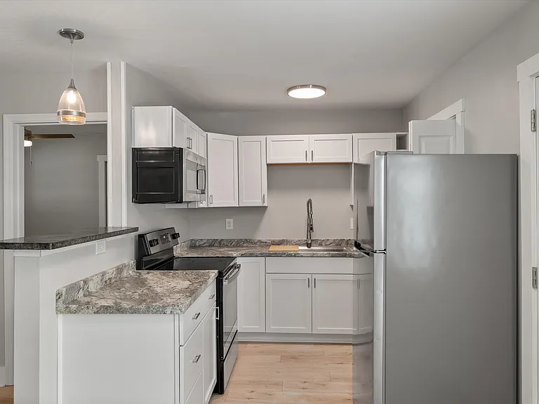 2133 Pierpont Ave #B — Photo 7