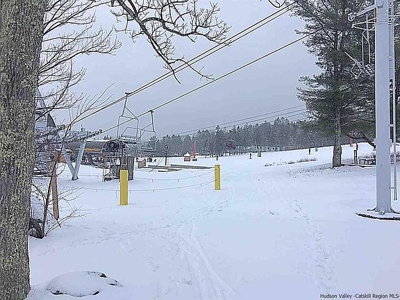 4th image of 10 Hunter Dr