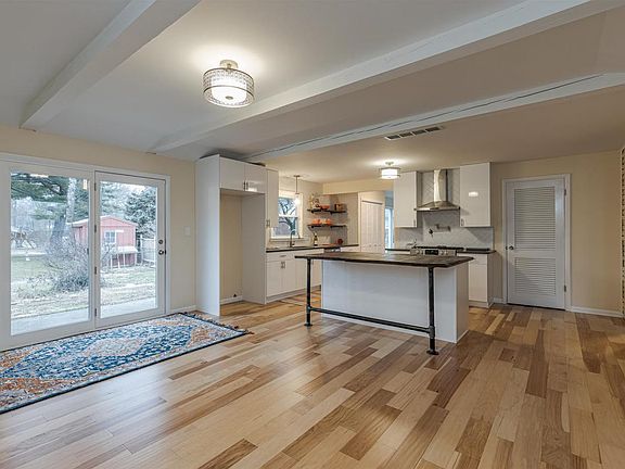 4th image of 1811 Churchill Dr
