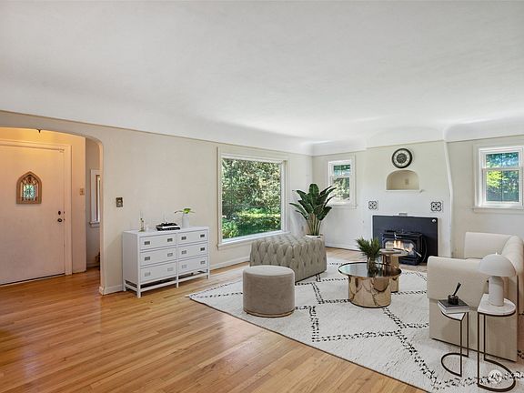 5th image of 11516 Vickery Avenue E