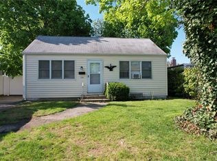 128 E 12th St, Huntington Station, NY 11746