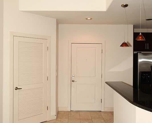 3rd image of 945 E Playa Del Norte Dr