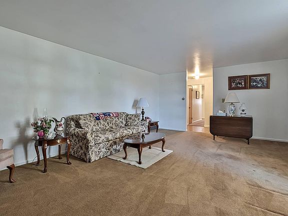 5th image of 9158 Evergreen Dr