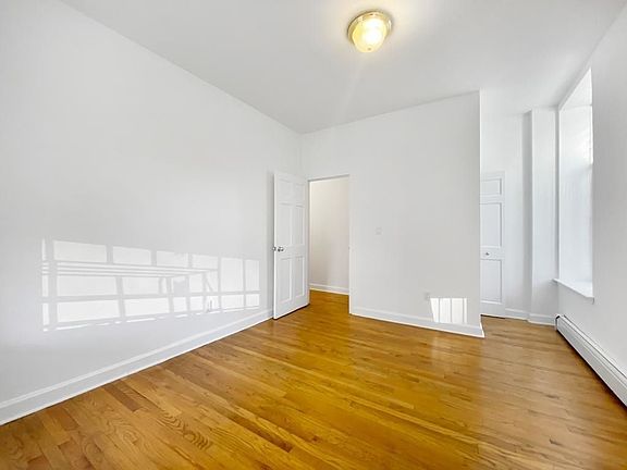 4th image of 300 Manhattan Ave APT 1c