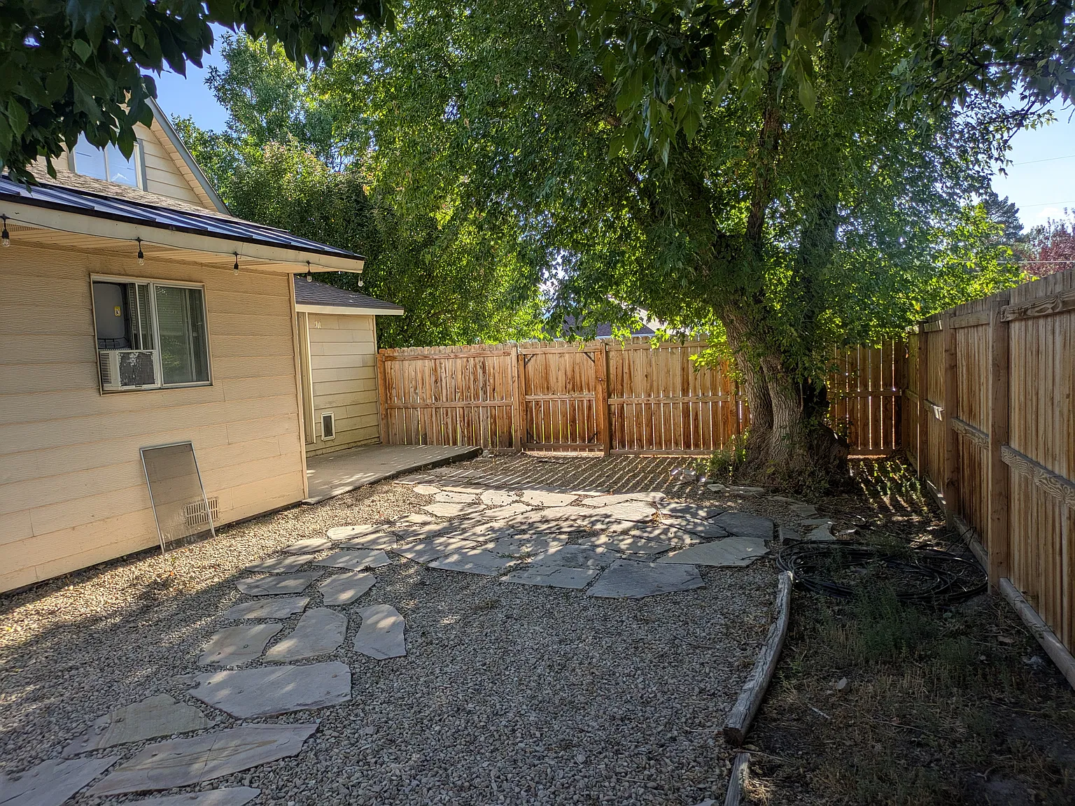 4 bed, 2.5 bath, 2200 sqft, $2,200 — Photo 4