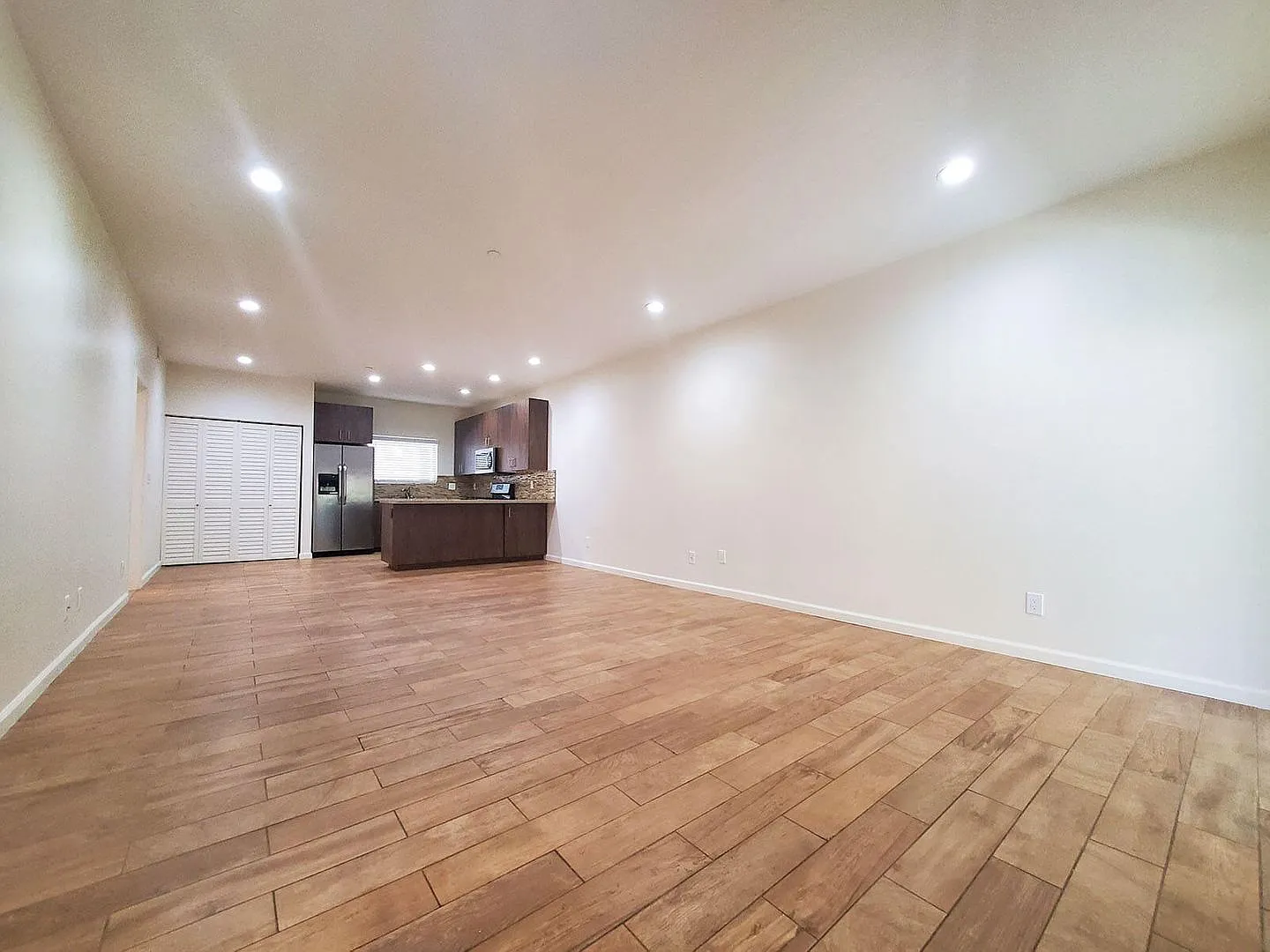 Laurel St Apartments — Photo 1