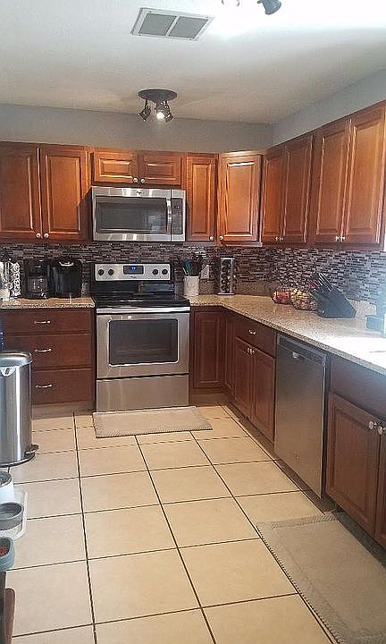 2nd image of 3225 W Solano Dr S