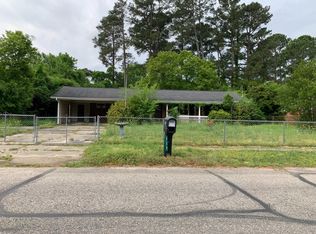 908 Montclair Rd, Fayetteville, NC 28314