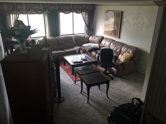 4th image of 24 Oakville St