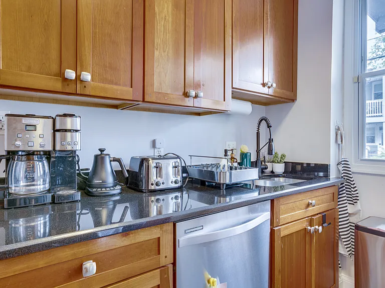 Keefer Pl NW — Photo 14