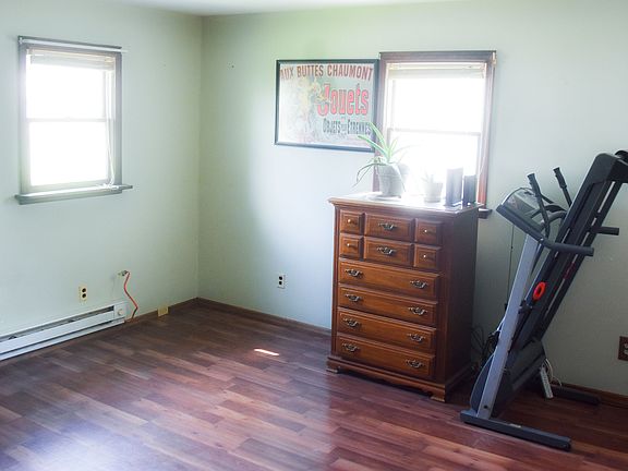 4th image of 102 Knoll Ave
