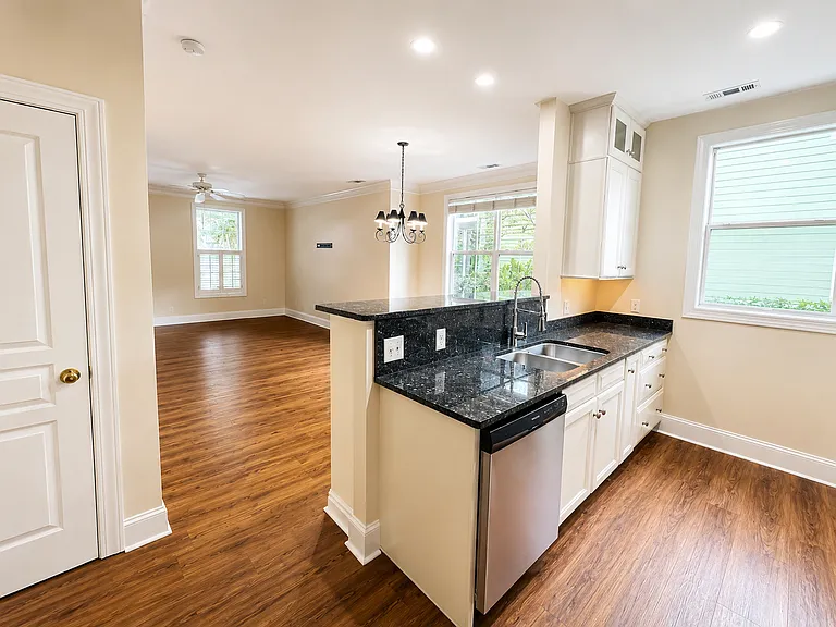 2678 Broad St — Photo 4