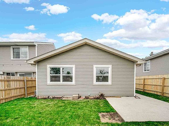 5th image of 9215 Fox Ct