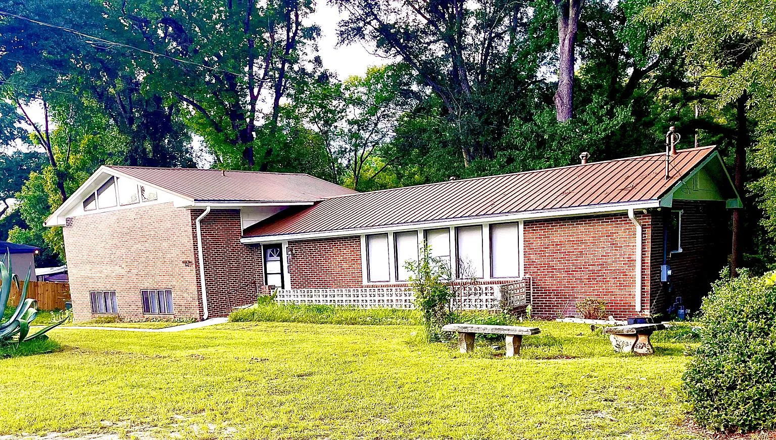 4 bed, 2200 sqft, $1,795 — Photo 2