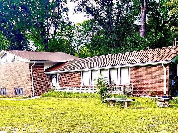 2nd image of 4660 Sylvester Cir N