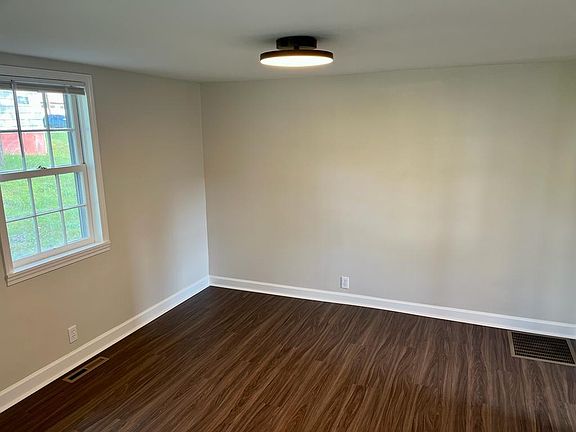 4th image of 152 Hughes St