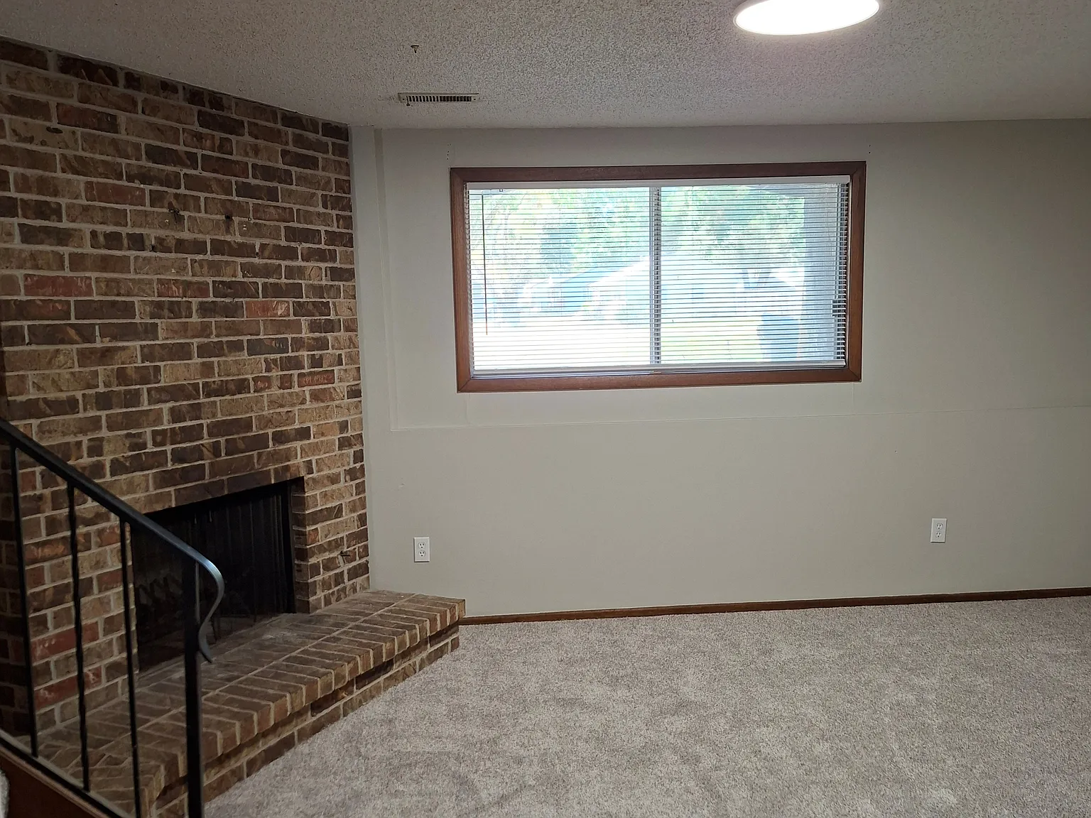 3 bed, 1874 sqft, $1,547 — Photo 2