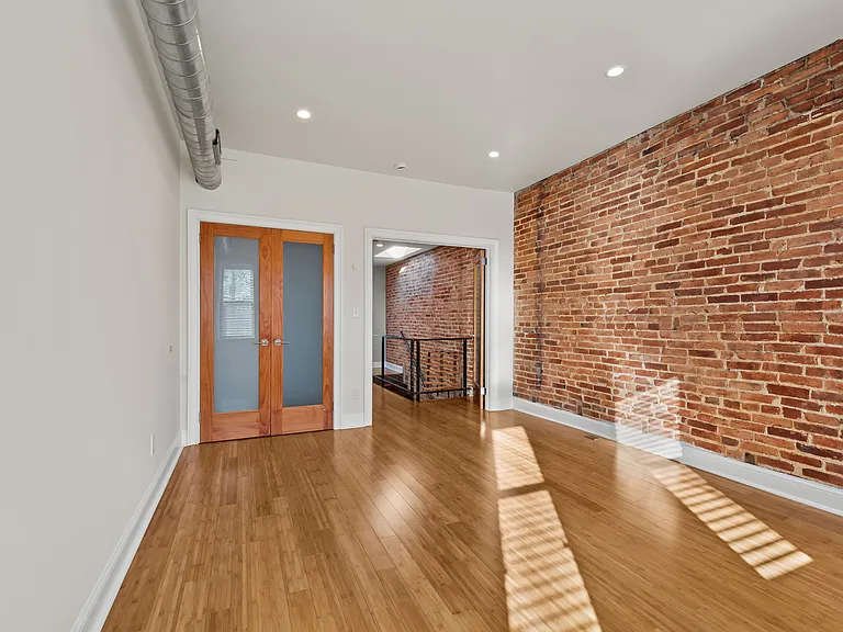 412 E Lanvale St — Photo 24