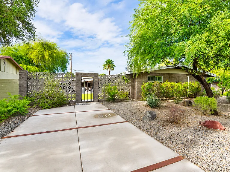 407 E Aepli Dr — Photo 18