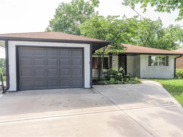 2806 N River Blvd, Sugar Creek, MO 64050