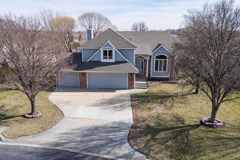 1st image of 330 S Fairway Cir
