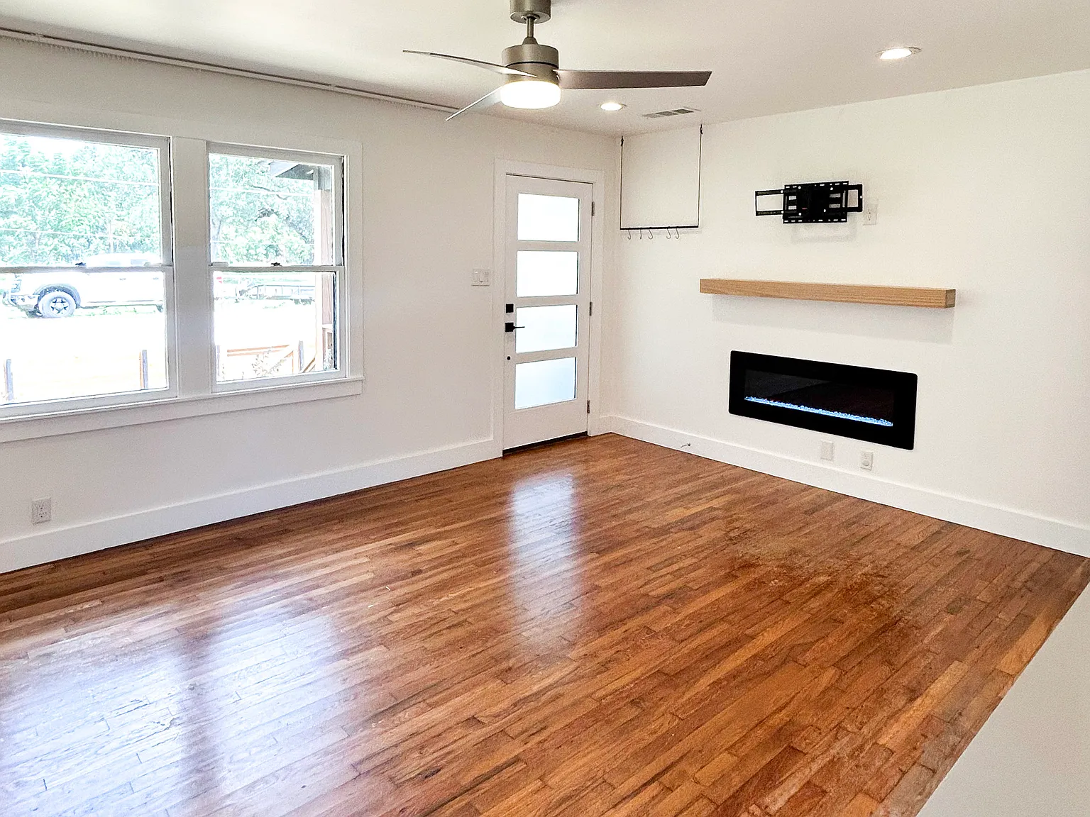 3 bed, 1288 sqft, $2,500 — Photo 3