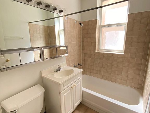 4th image of 5959-63 N Kenmore Ave #506