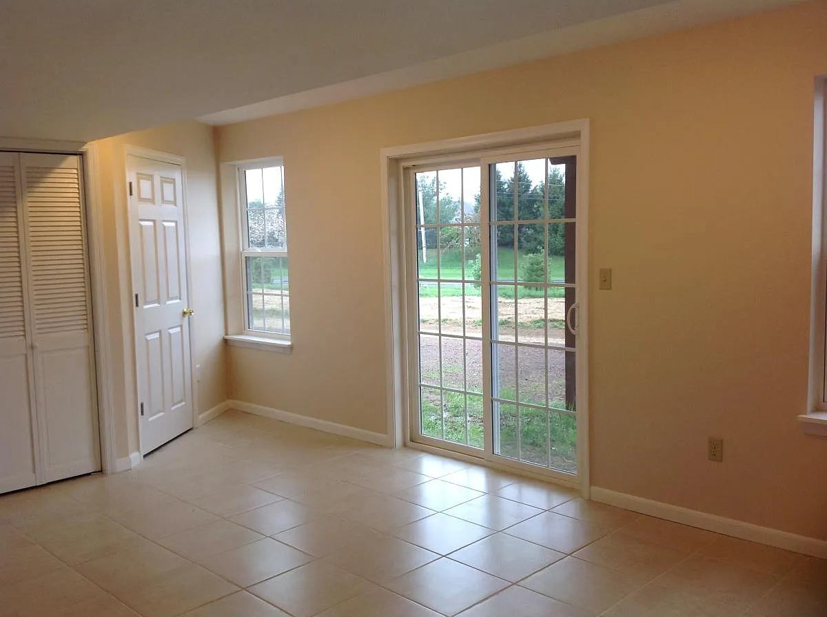 3 bed, 2.5 bath, 2300 sqft, $2,500 — Photo 4