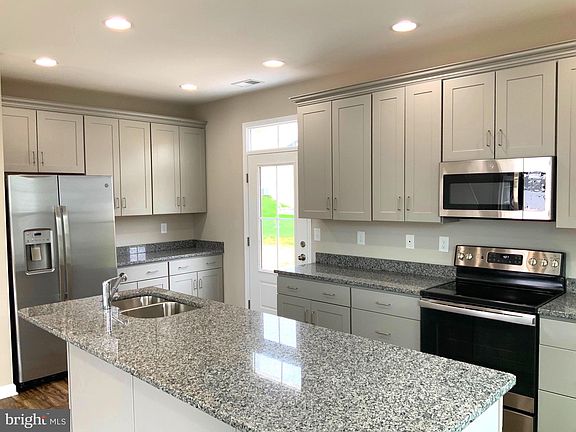 Hudson II - Kitchen