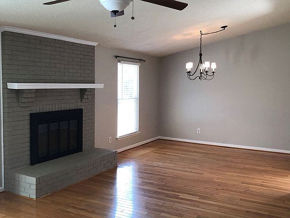 2nd image of 532 Vista Grande Cres