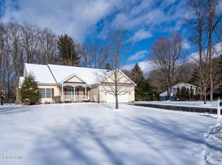 10 Rosemary Ct, Clifton Park, NY 12065