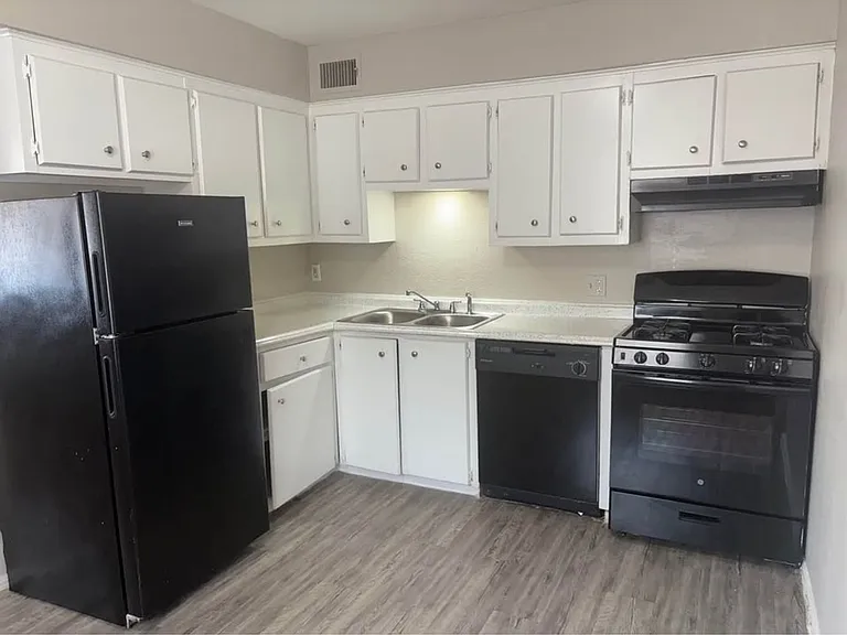 Fairway Apartments — Photo 57