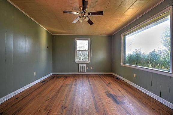 4th image of 917 Campbell St