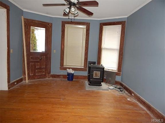 4th image of 65 Grand Ave