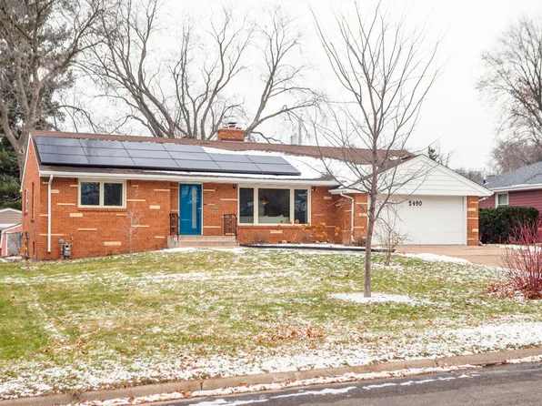 2490 Sheldon St, Roseville, MN 55113