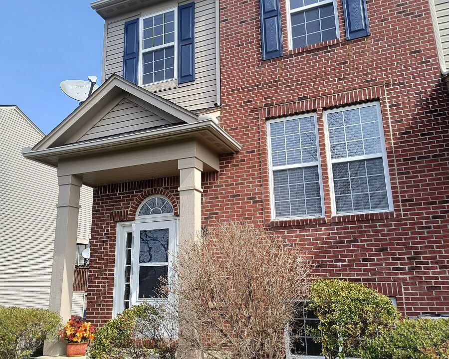 1st image of 258 Woodhaven Dr
