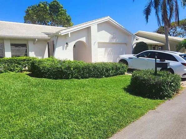 22310 Cameo Dr E, Boca Raton, FL 33433